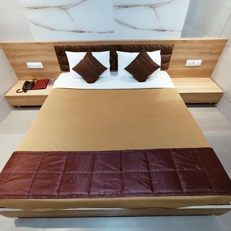 Hotel Prasad Nx Мумбай Екстериор снимка