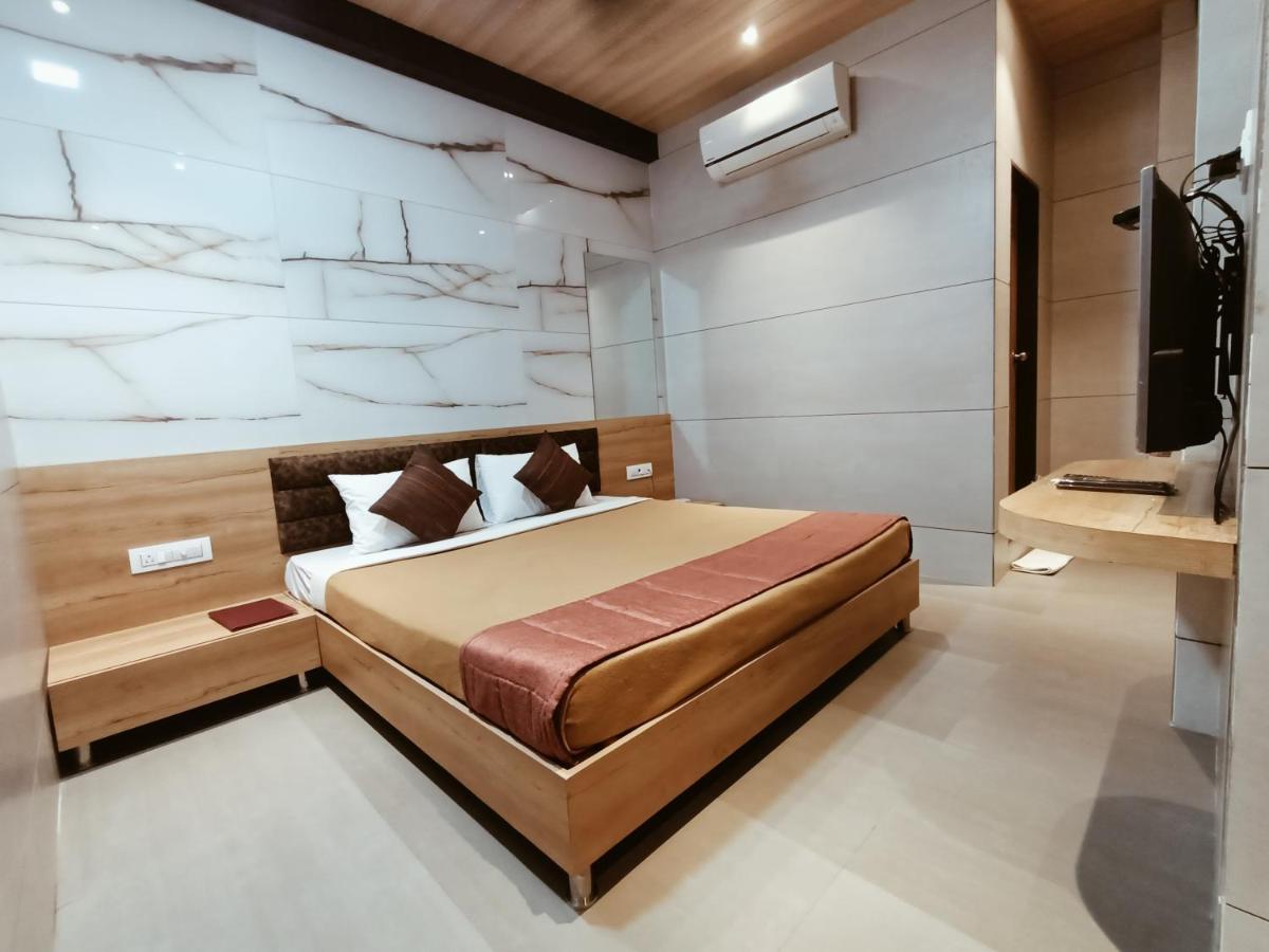 Hotel Prasad Nx Мумбай Екстериор снимка