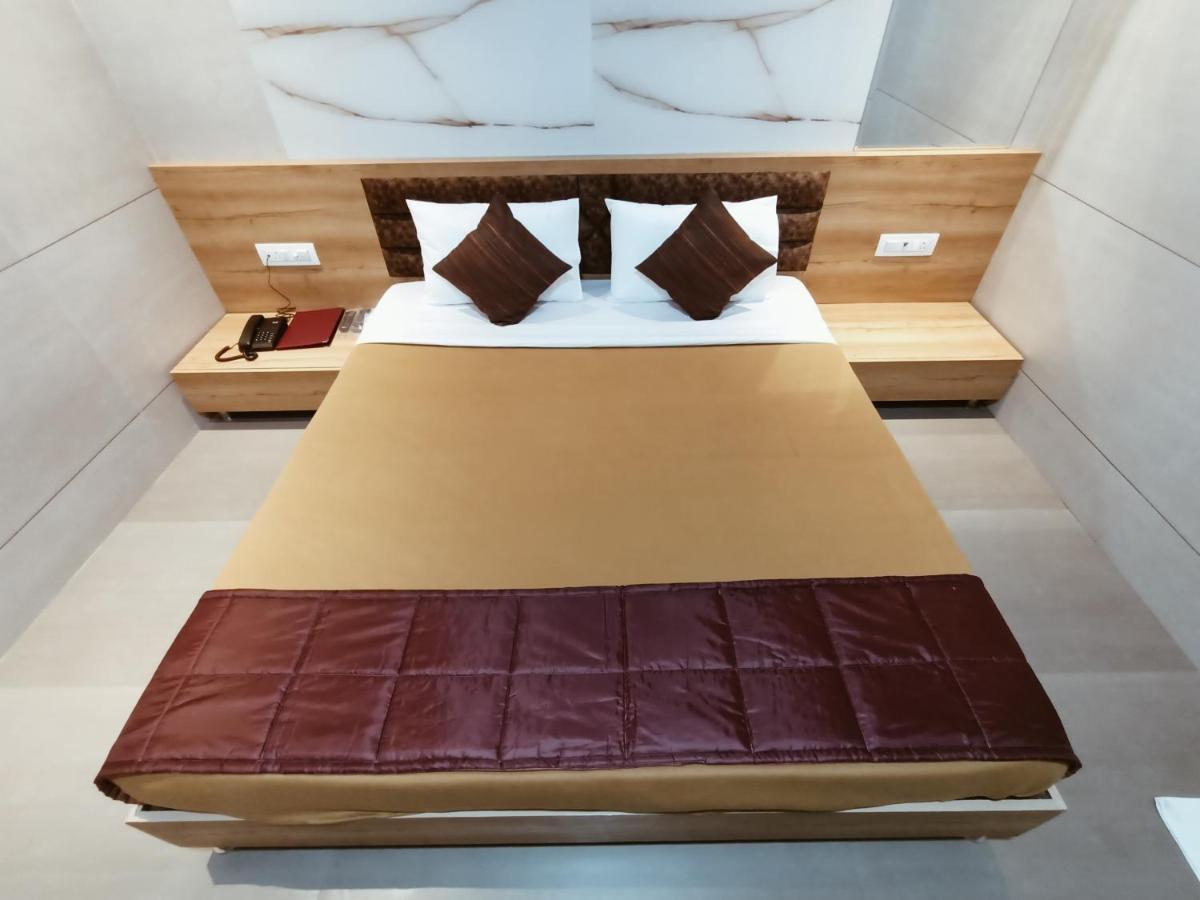 Hotel Prasad Nx Мумбай Екстериор снимка