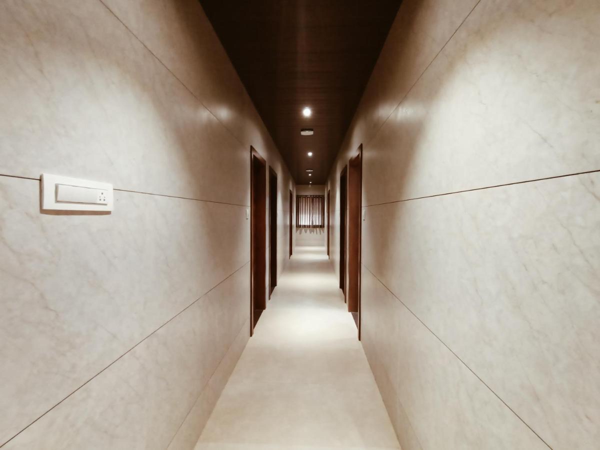 Hotel Prasad Nx Мумбай Екстериор снимка