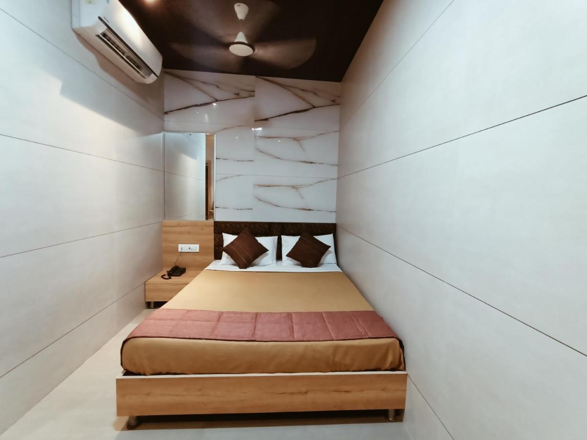 Hotel Prasad Nx Мумбай Екстериор снимка