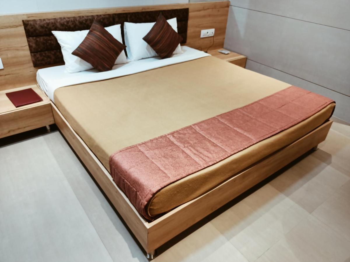 Hotel Prasad Nx Мумбай Екстериор снимка