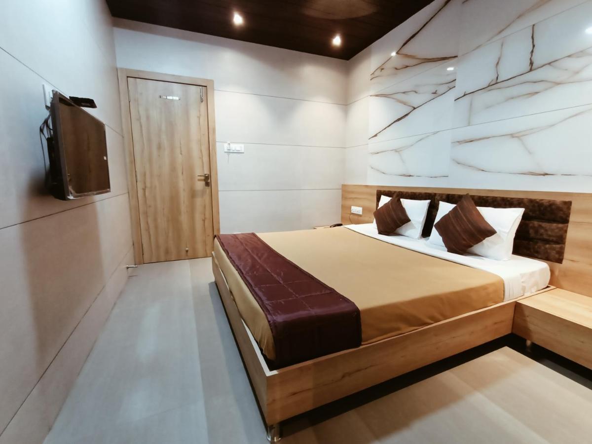 Hotel Prasad Nx Мумбай Екстериор снимка