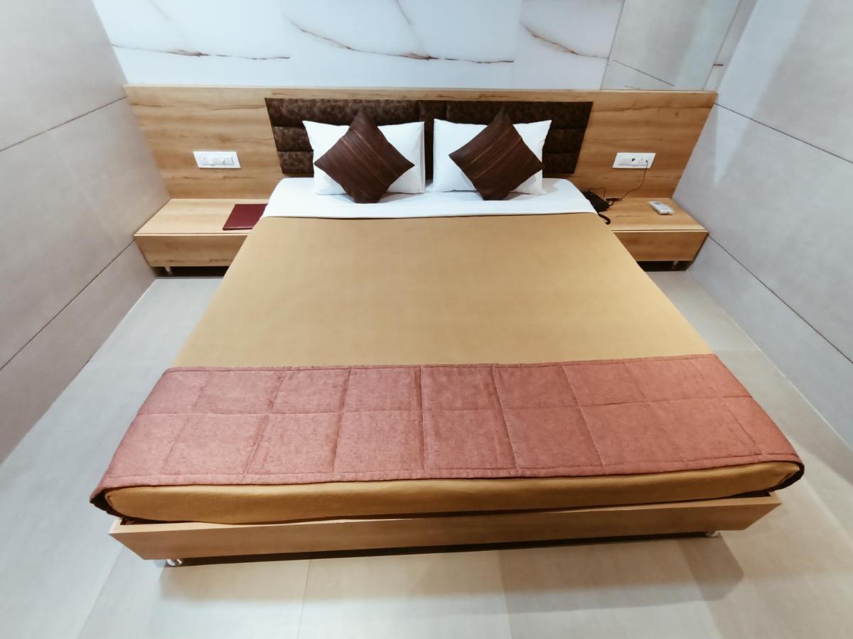 Hotel Prasad Nx Мумбай Екстериор снимка
