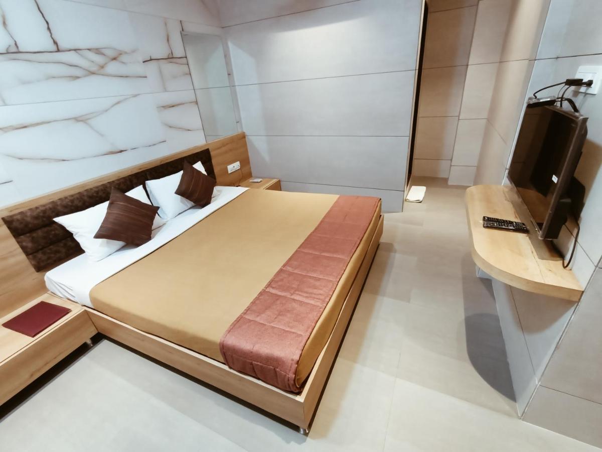 Hotel Prasad Nx Мумбай Екстериор снимка