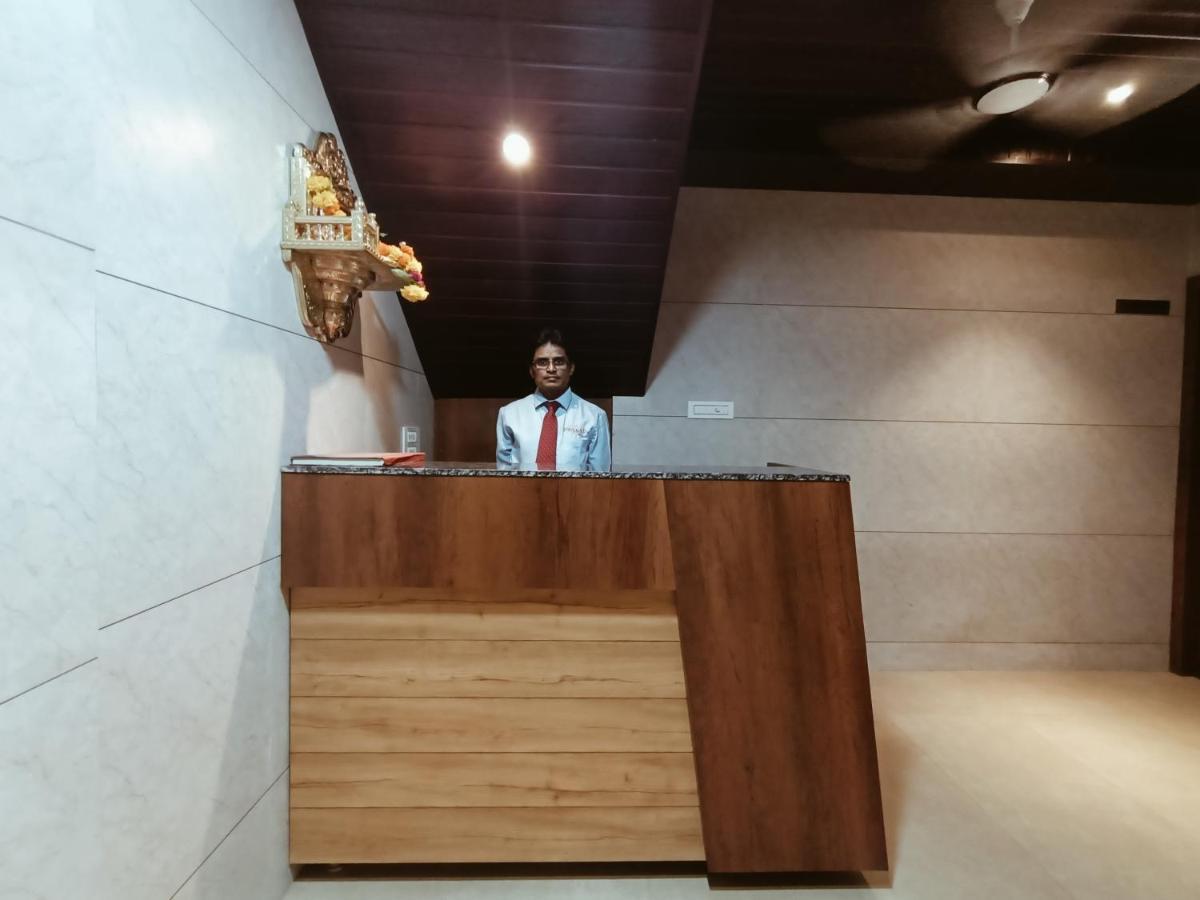 Hotel Prasad Nx Мумбай Екстериор снимка
