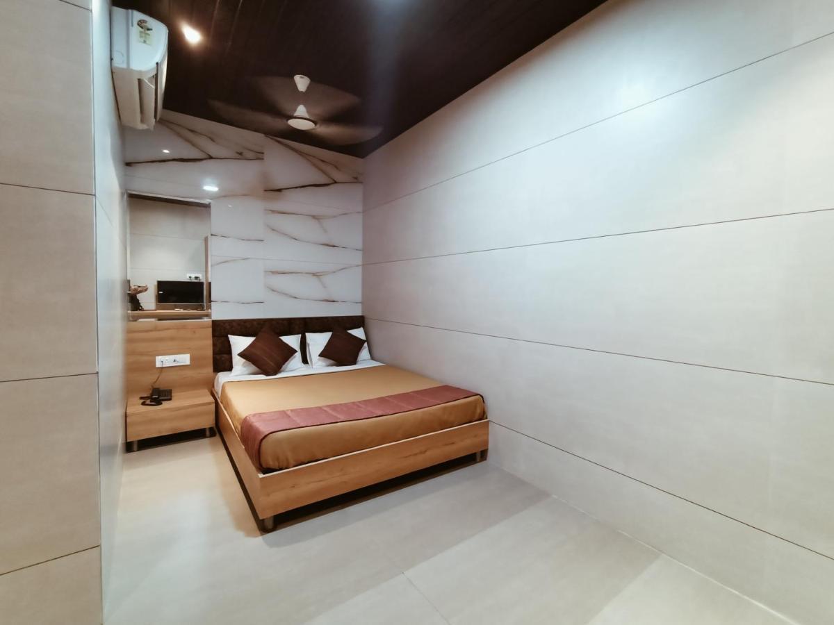 Hotel Prasad Nx Мумбай Екстериор снимка