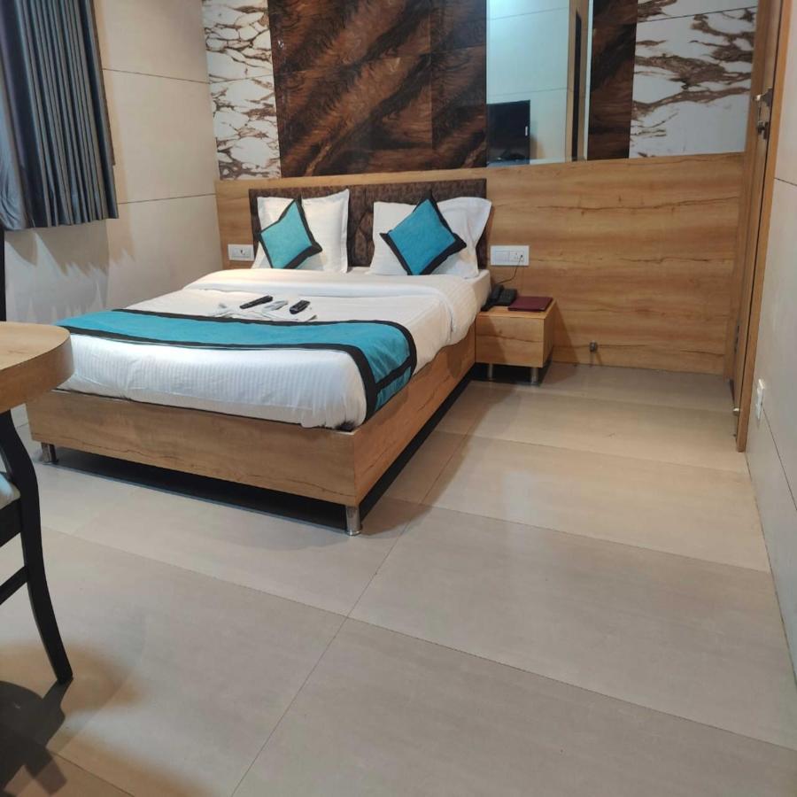 Hotel Prasad Nx Мумбай Екстериор снимка