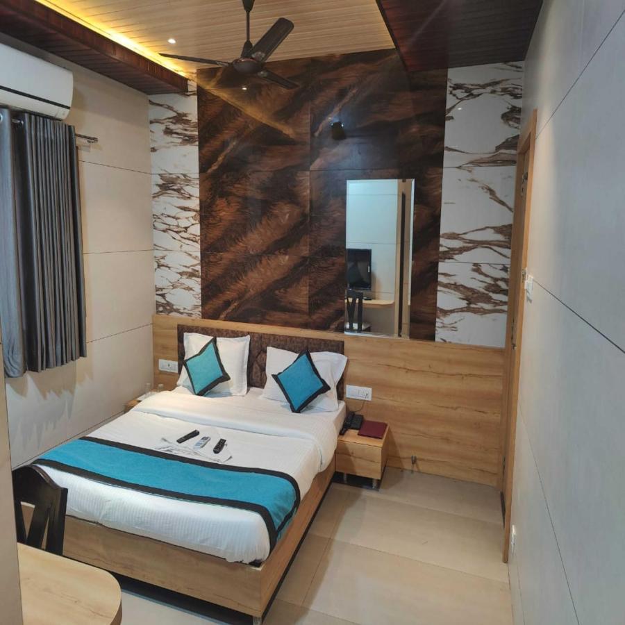Hotel Prasad Nx Мумбай Екстериор снимка